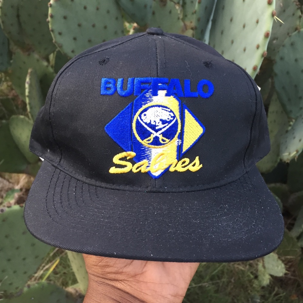 VINTAGE BUFFALO SABRES CCM SNAPBACK